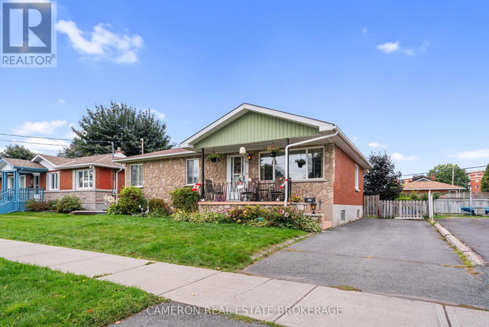 611 Carleton St, Cornwall, ON K6H 4Y4