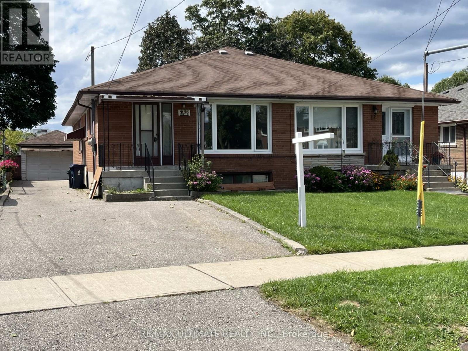 96 Benjamin Blvd, Toronto, ON M1K 3P1