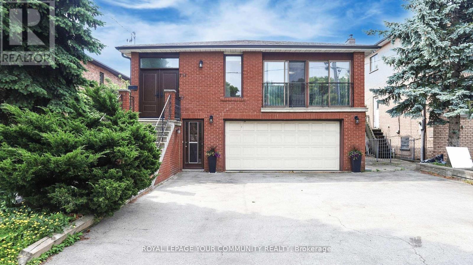 731 Glencairn Ave, Toronto, ON M6B 1Z9