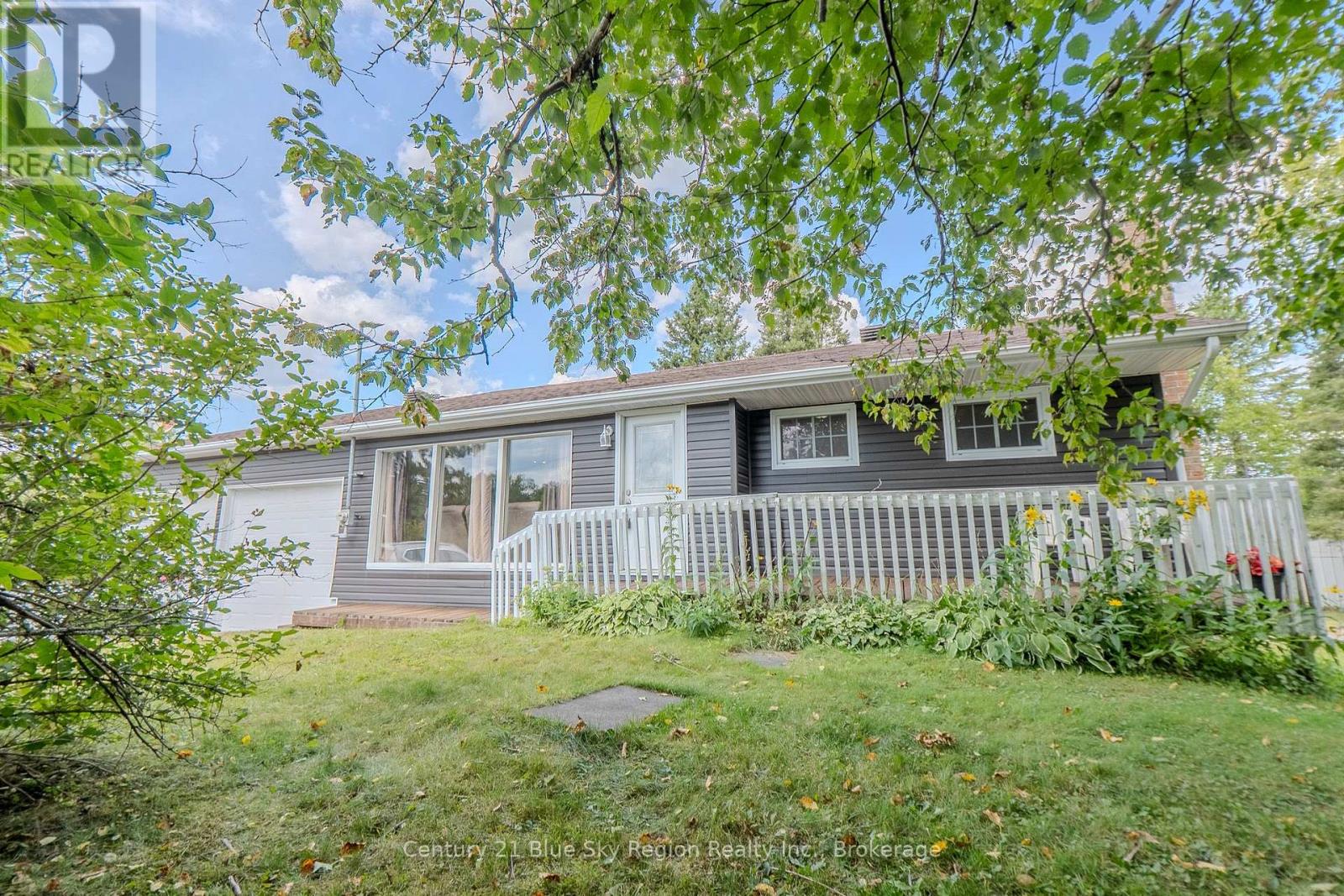 3174 Highway 17 E, East Ferris Corbeil, ON P0H 1H0