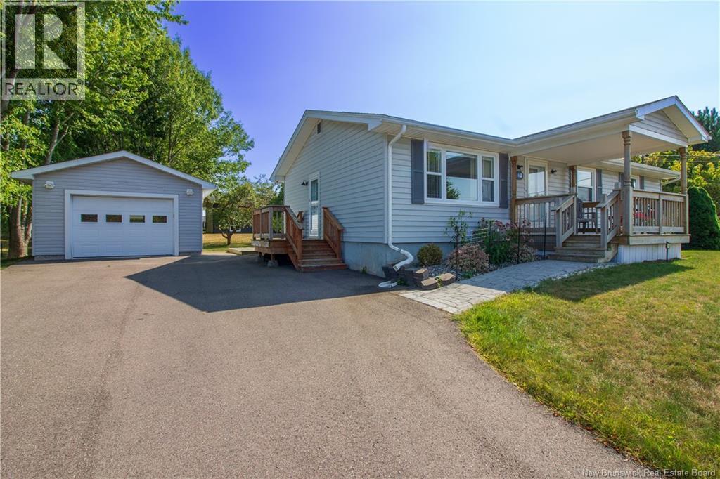 12 Barbara St, Hampton, NB E5N 5P4