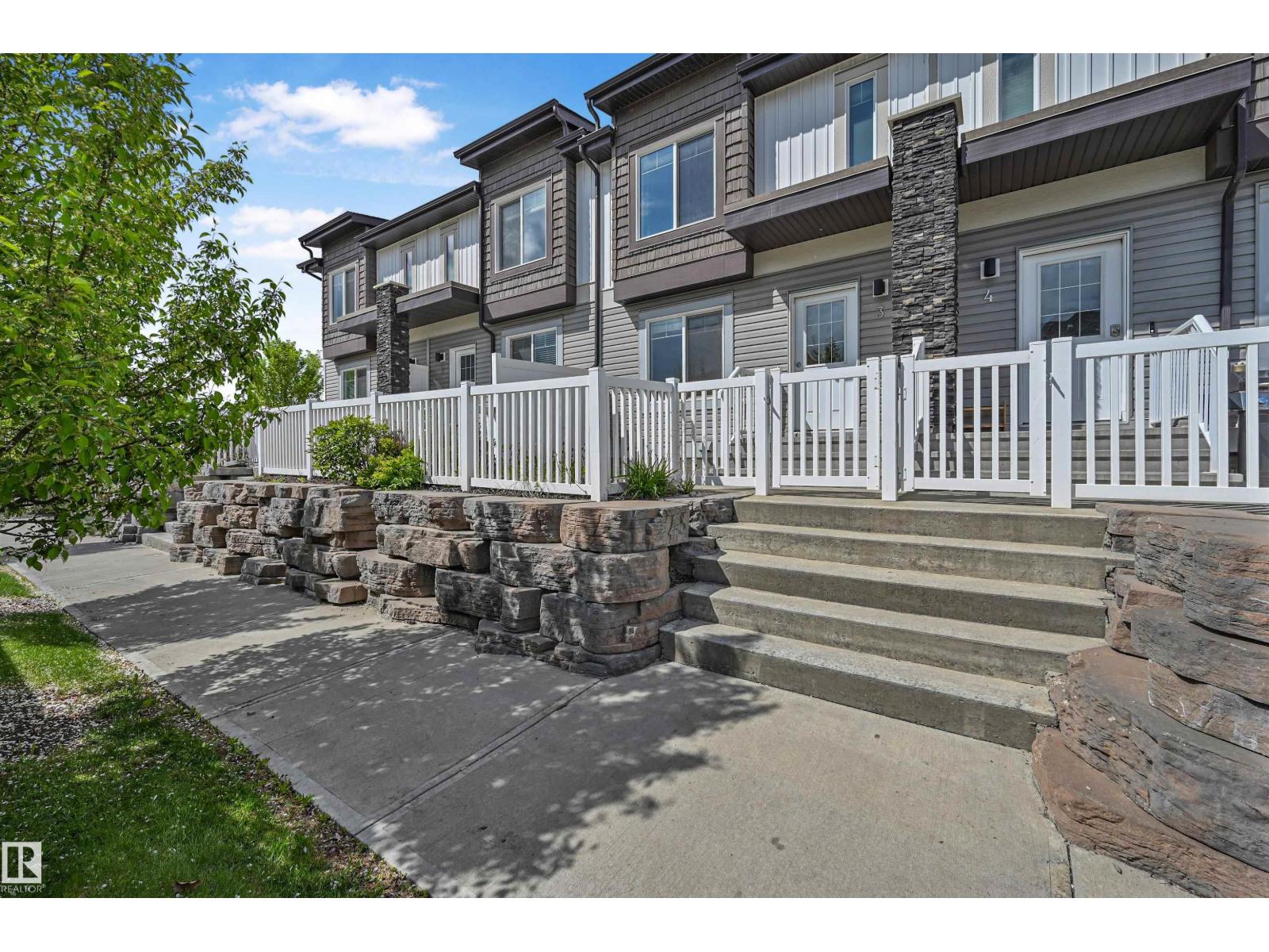 2215 24 Street Northwest #3, Edmonton, AB T6T 1A6