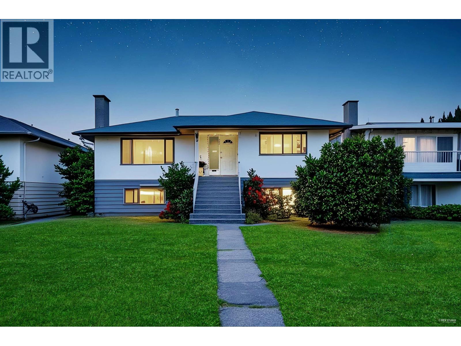 342 E 18th St, North Vancouver, BC V7L 2X9