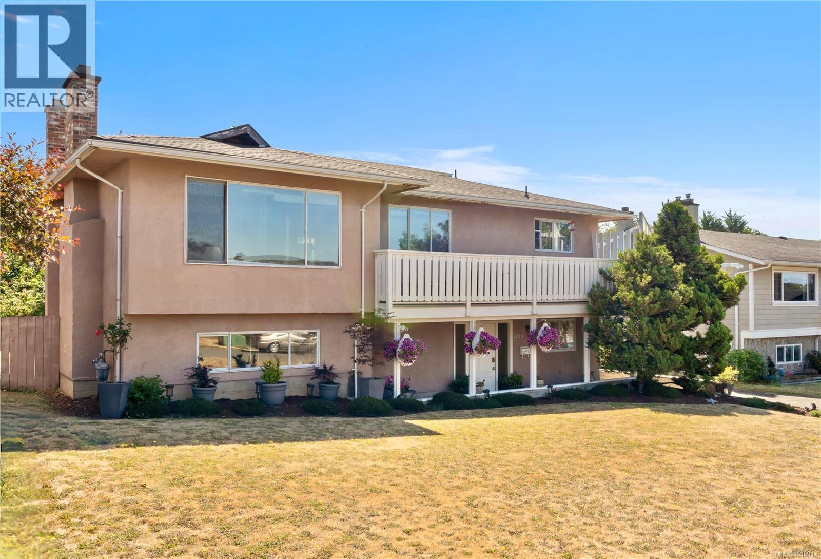 3273 Megaw Pl, Saanich, BC V8P 5J7
