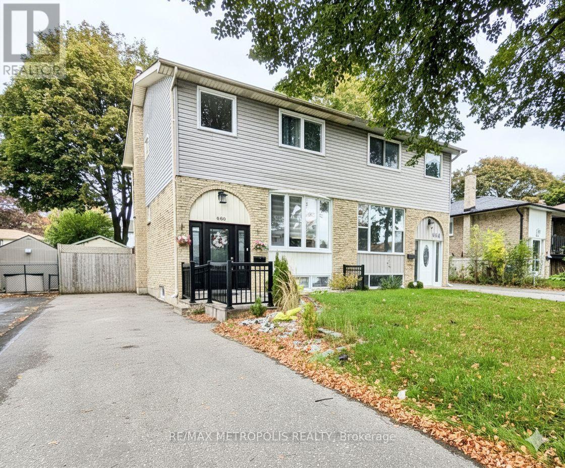 660 Berwick Cres, Oshawa, ON L1J 3E7