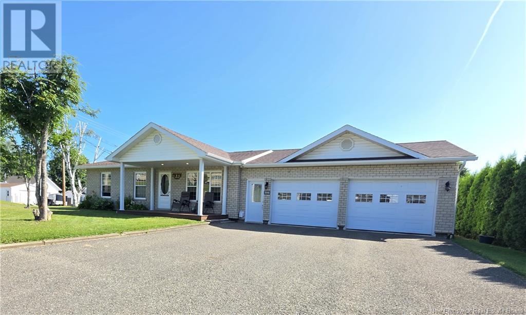 396 High St, Grand Falls, NB E3Z 1B3