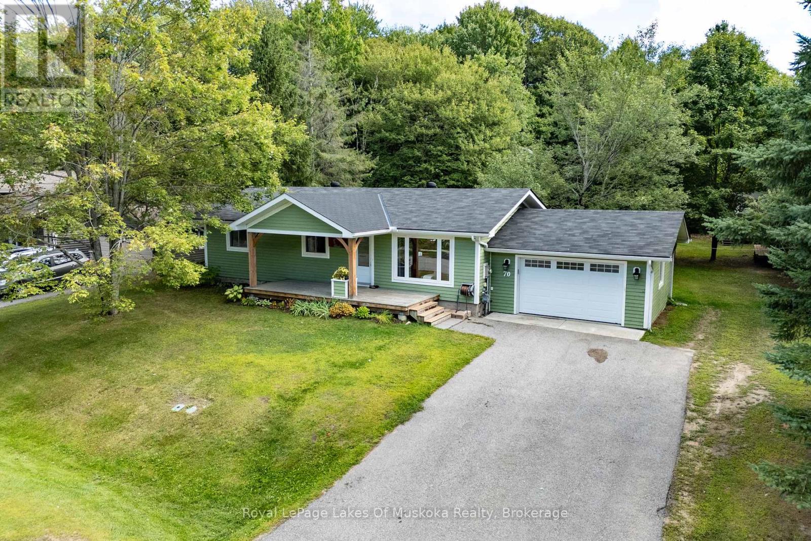 70 Meadow Heights Dr, Bracebridge, ON P1L 1A2