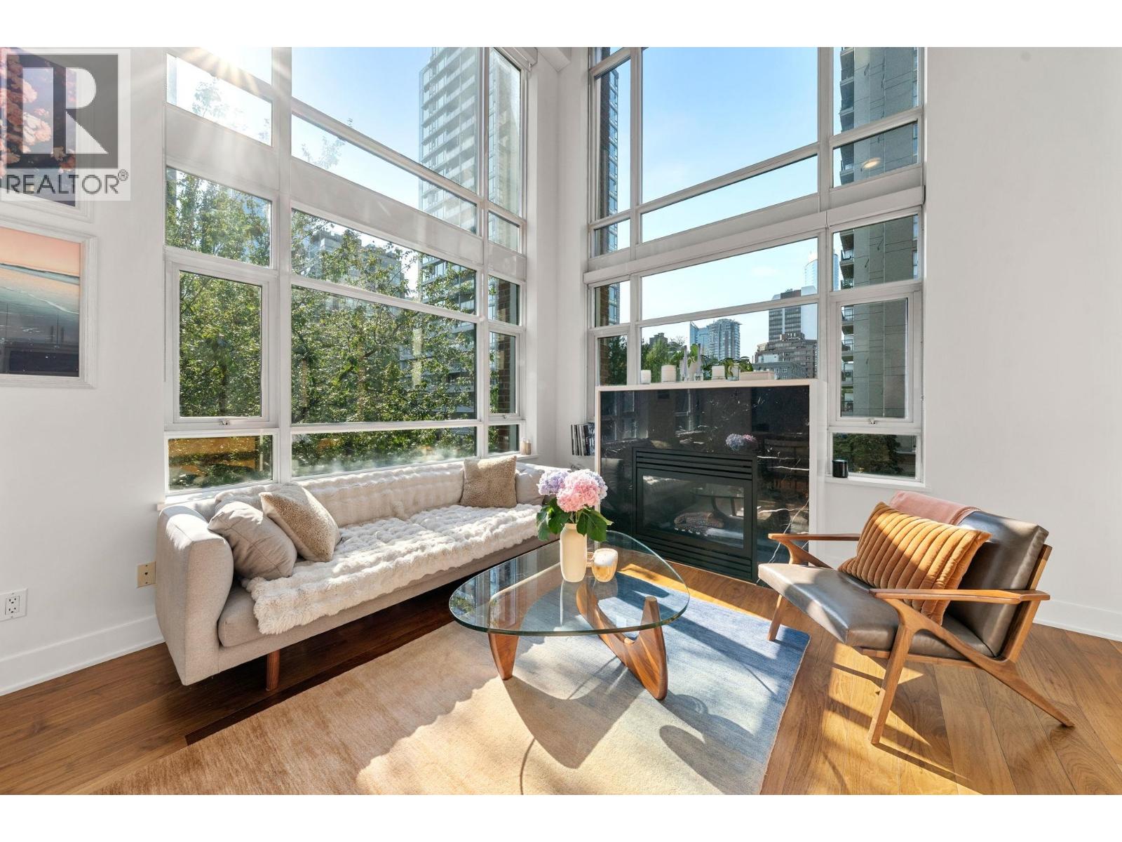 988 Richards Street Unit 407, Vancouver, BC V6B 8R2