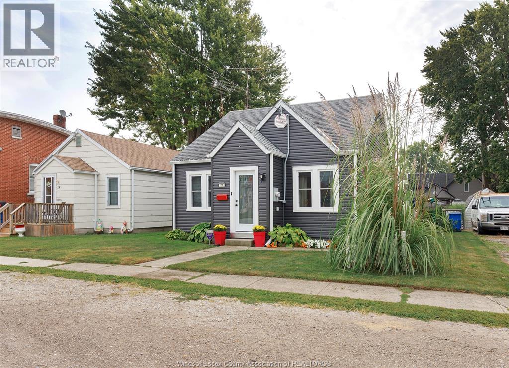 21 Gillard St, Wallaceburg, ON N8A 1M8