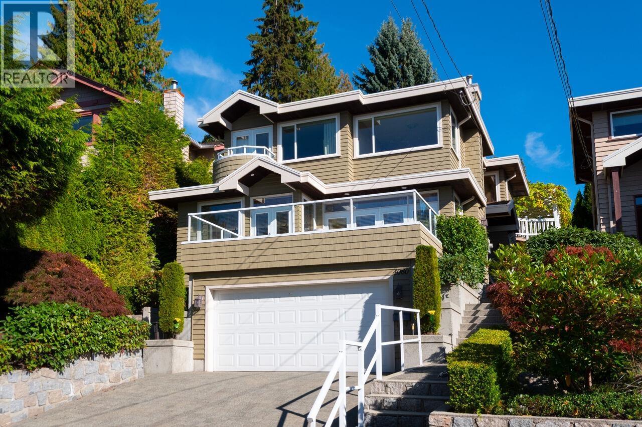 4080 St Pauls Ave, North Vancouver, BC V7N 1T5