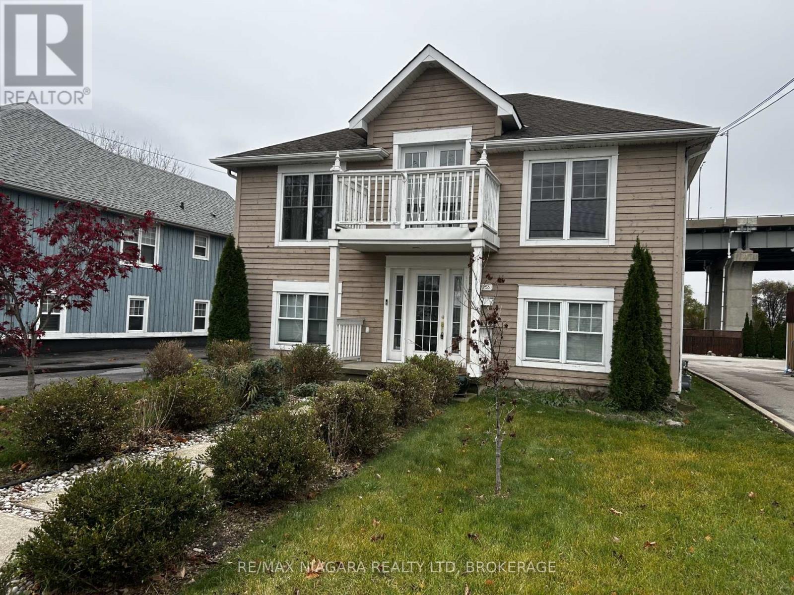 1056 Beach Blvd, Hamilton, ON L8H 6Z4