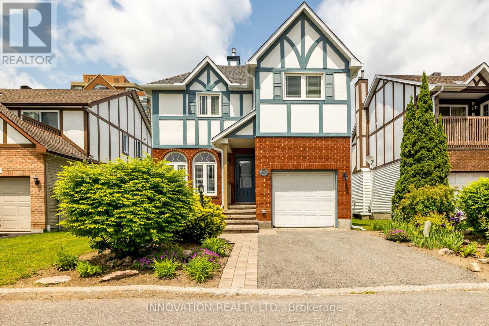 2751 Massicotte Ln, Ottawa, ON K1T 3H1