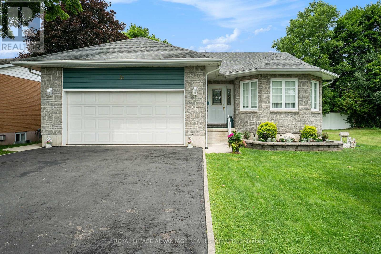 31 George Ave, Perth, ON K7H 2Z1