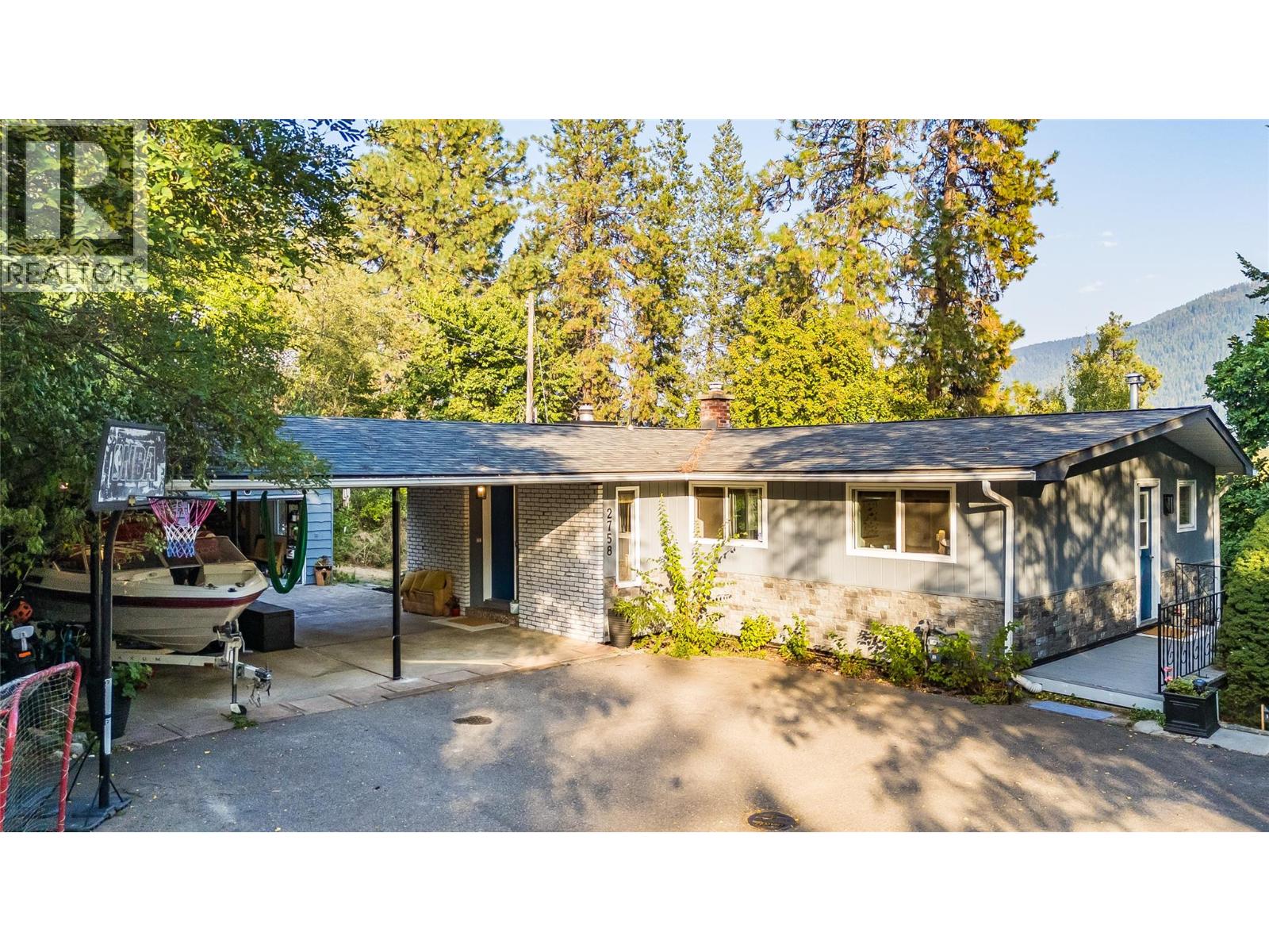 2758 Leecrest Rd, Nelson, BC V1L 6L1