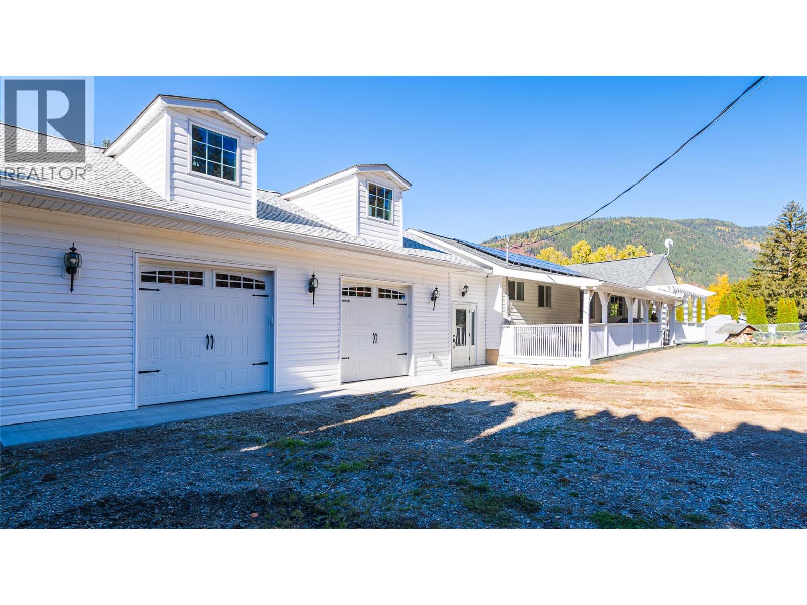 5145 Elsie Holmes Rd, Wynndel, BC V0B 2N1