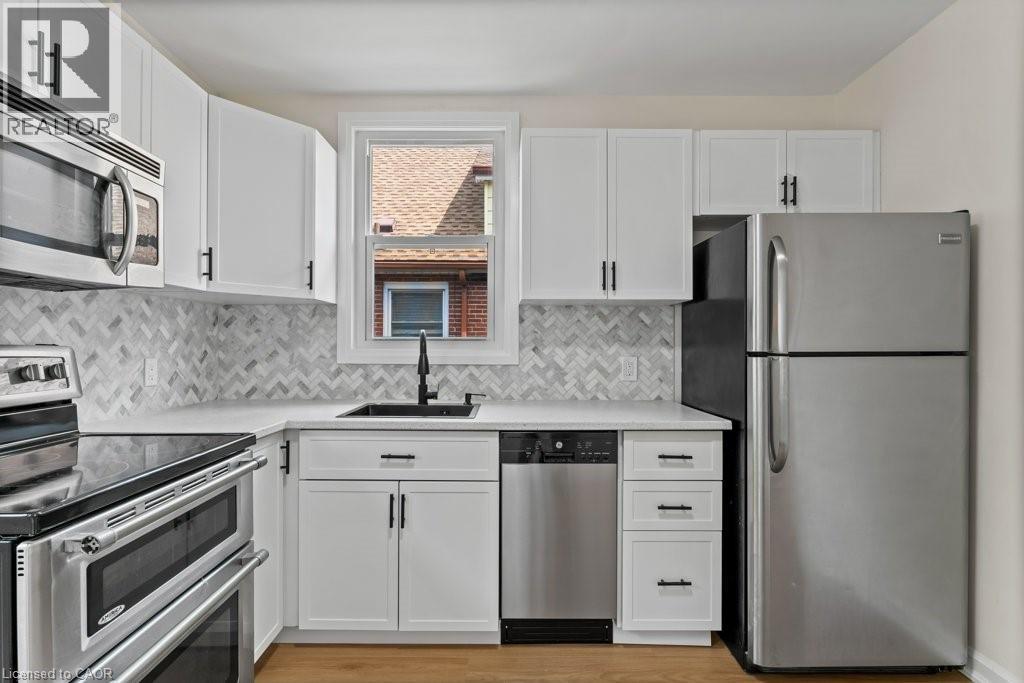 252 Glencairn Ave, Hamilton, ON L8K 3P2