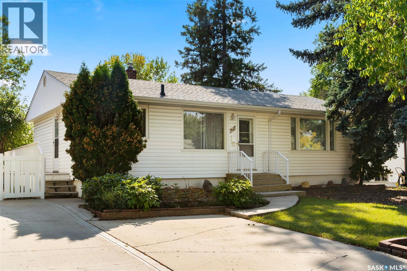 2811 Sinton Ave, Regina, SK S4S 1K4