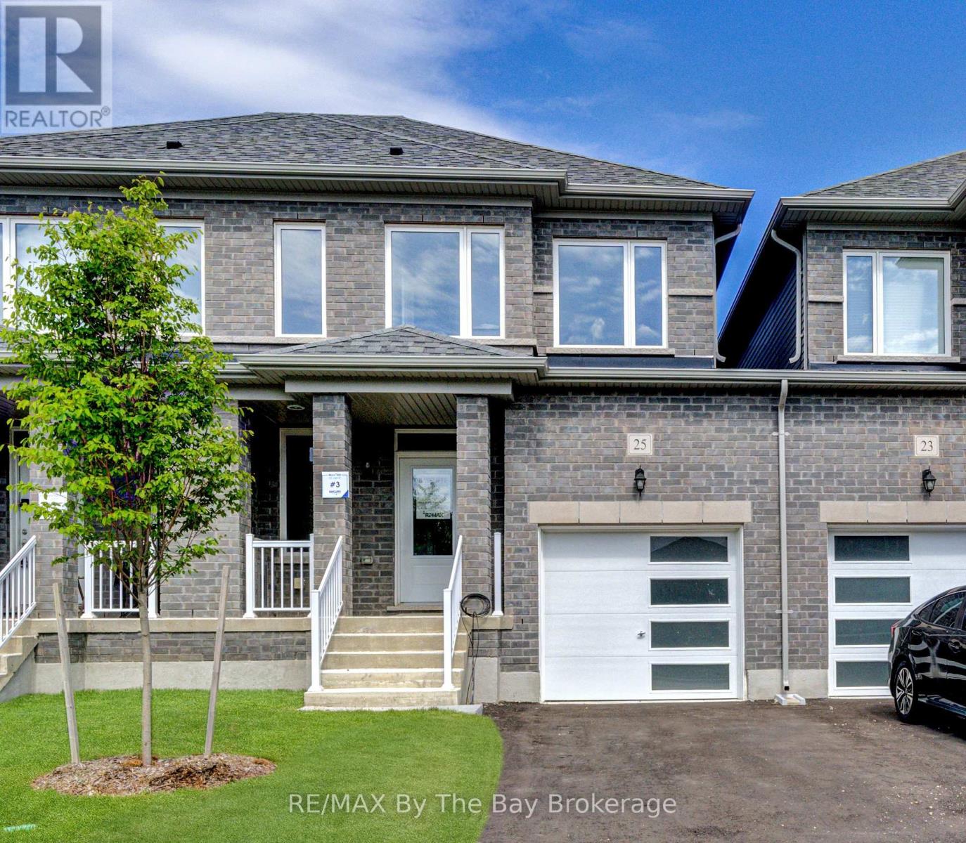 25 Lisa St, Wasaga Beach, ON L9Z 1J9