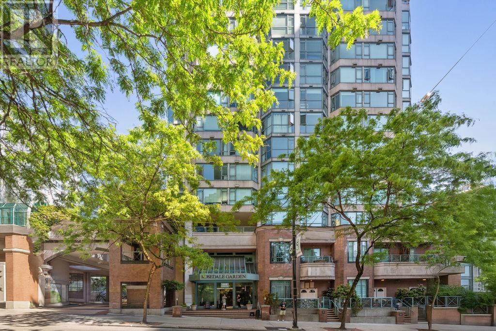 888 Hamilton Street Unit 2404, Vancouver, BC V6B 5W4