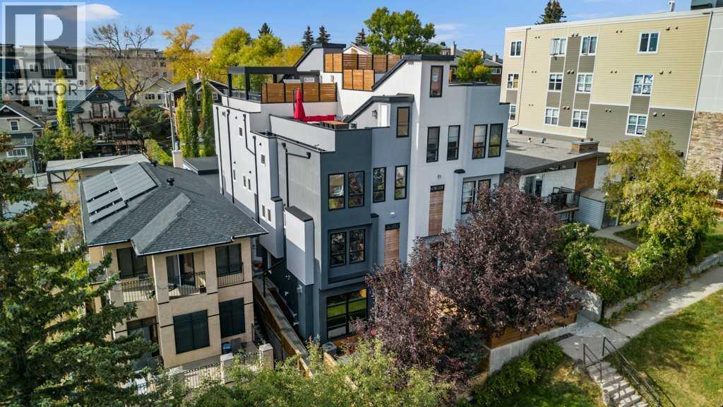 713 5 Street Ne Unit 2, Calgary, AB T2E 3W7