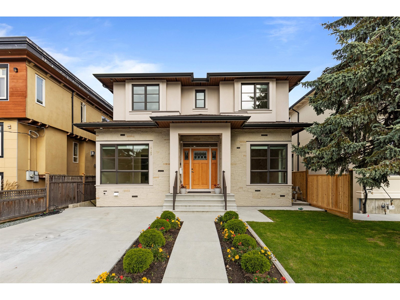 15387 Pacific Ave, White Rock, BC V4B 1R3