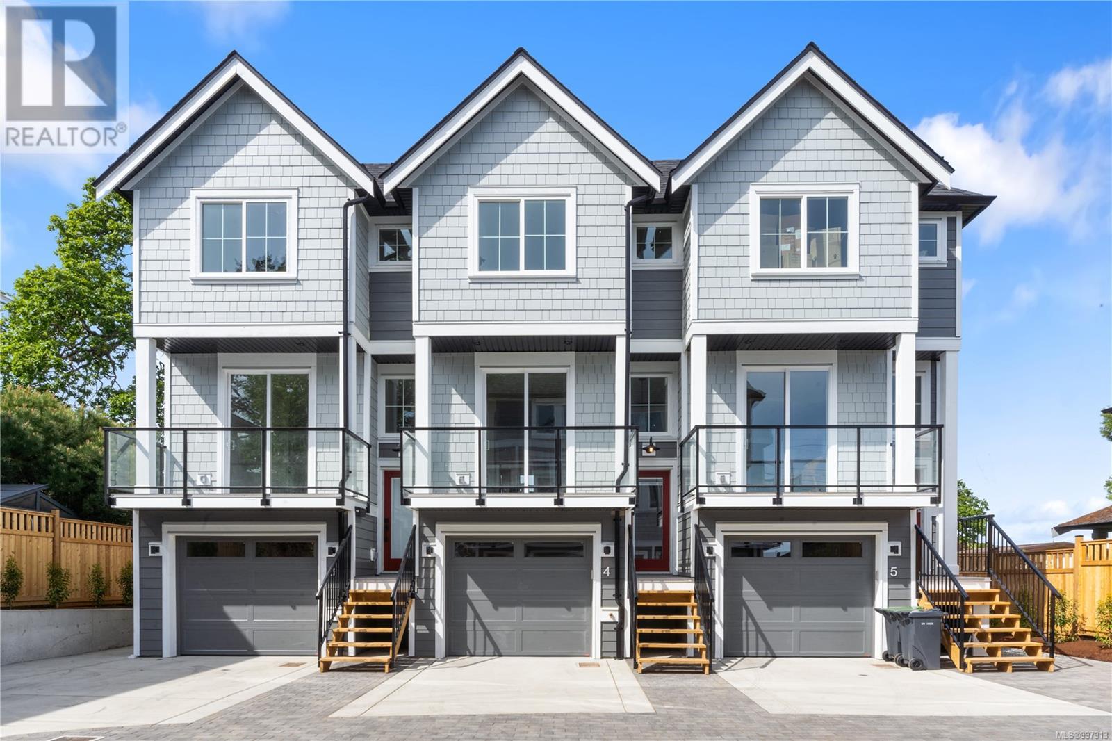 910 Old Esquimalt Rd Unit 4 Rd, Esquimalt, BC V9A 4X3