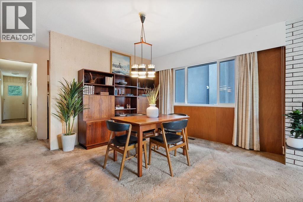 1560 Burrill Ave, North Vancouver, BC V7K 1L9