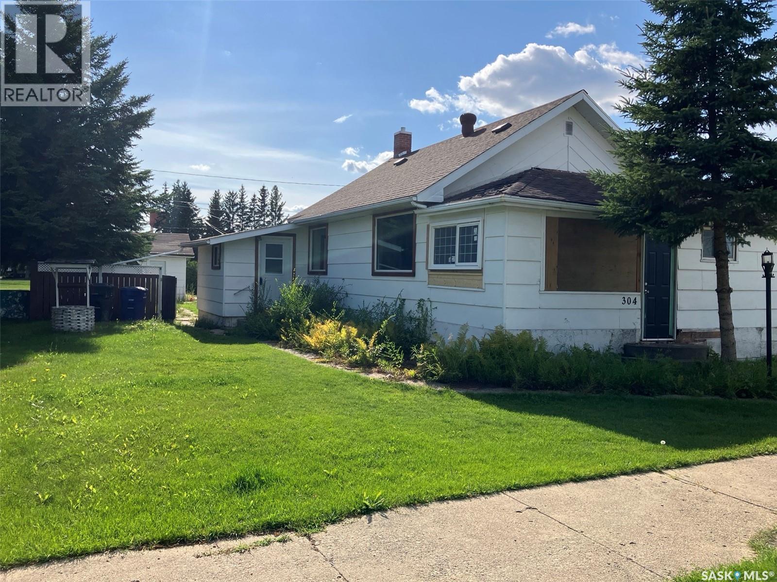 304 1st Street West, Nipawin, SK S0E 1E0