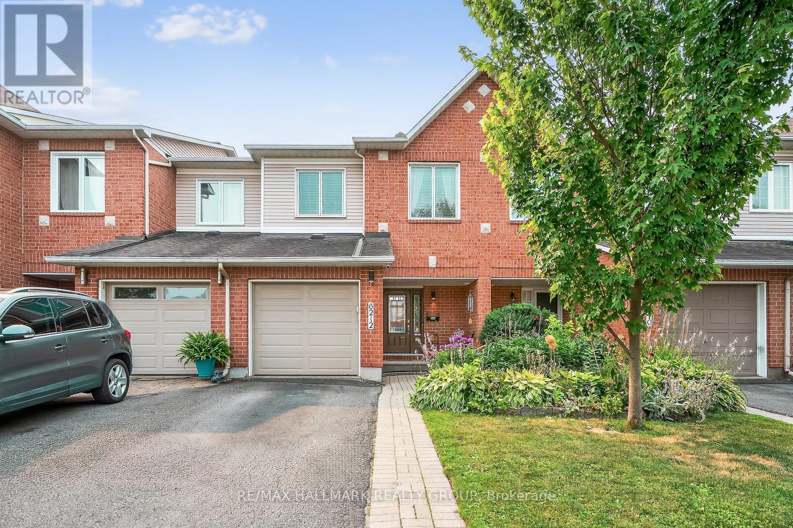 6212 Arbourwood Dr, Ottawa, ON K1C 7L6