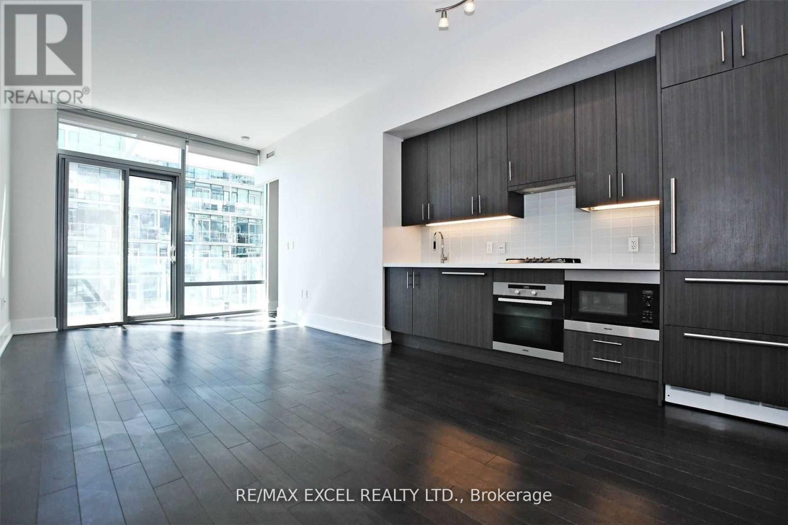 723 39 Queens Quay E, Toronto, ON M5E 0A5
