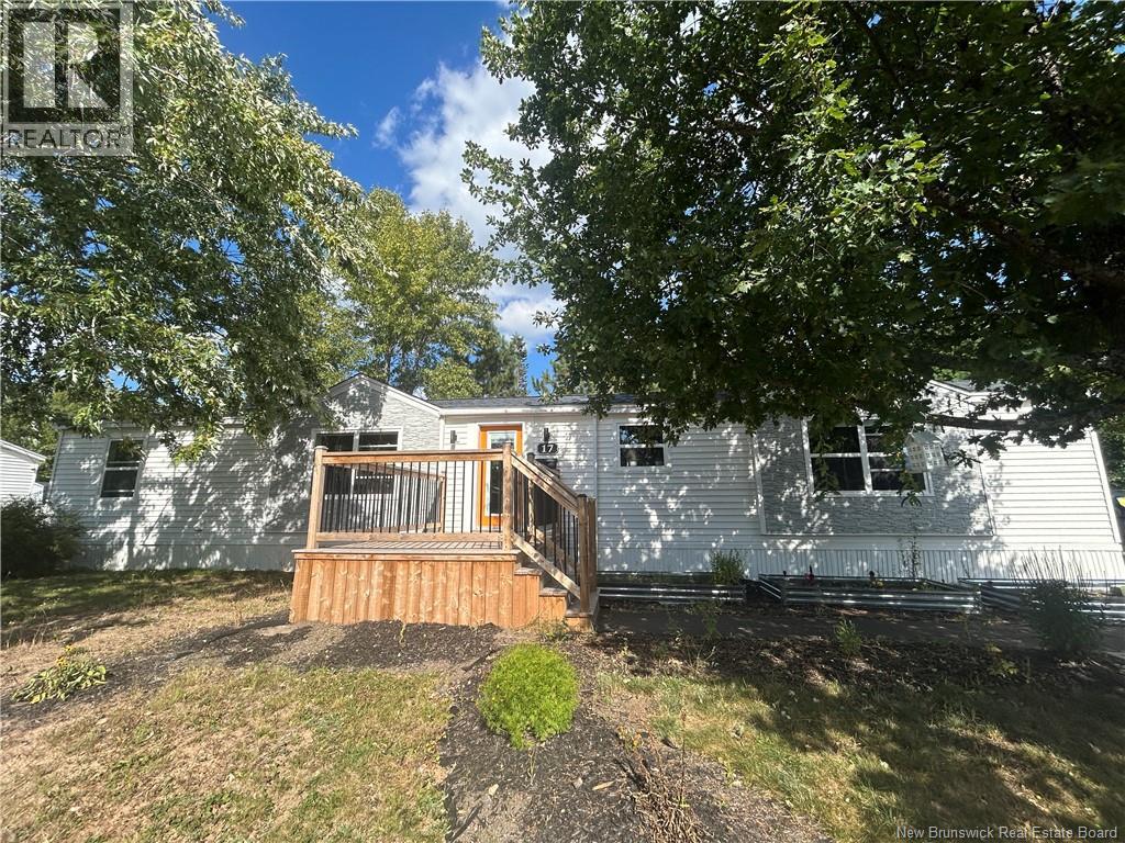 17 Anemone St, Moncton, NB E1H 2J1