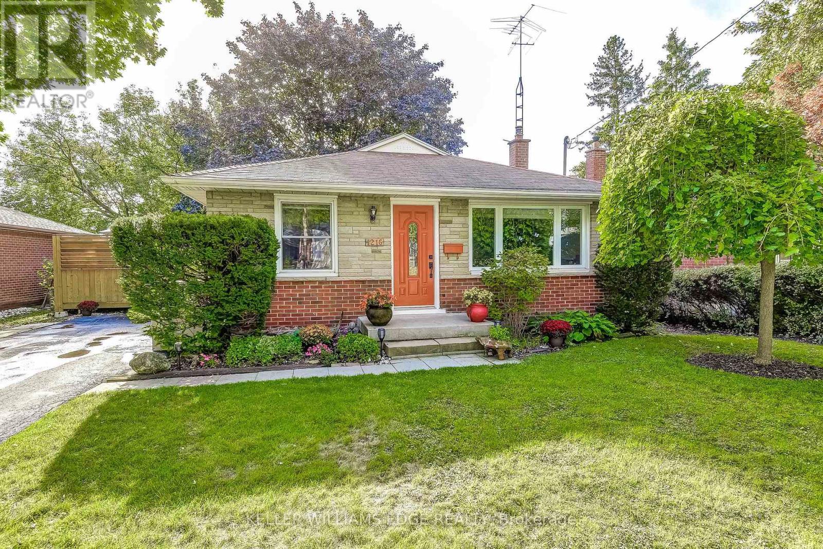 1216 De Quincy Cres, Burlington, ON L7P 1E1
