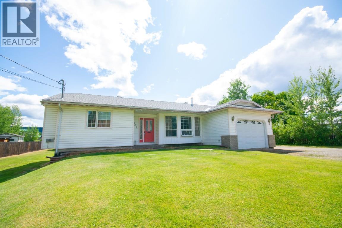 1002 Maple Heights Rd, Quesnel, BC V2J 3X3