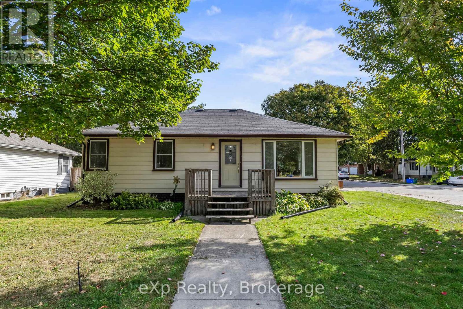 380 James St, Wellington North, ON N0G 2L3