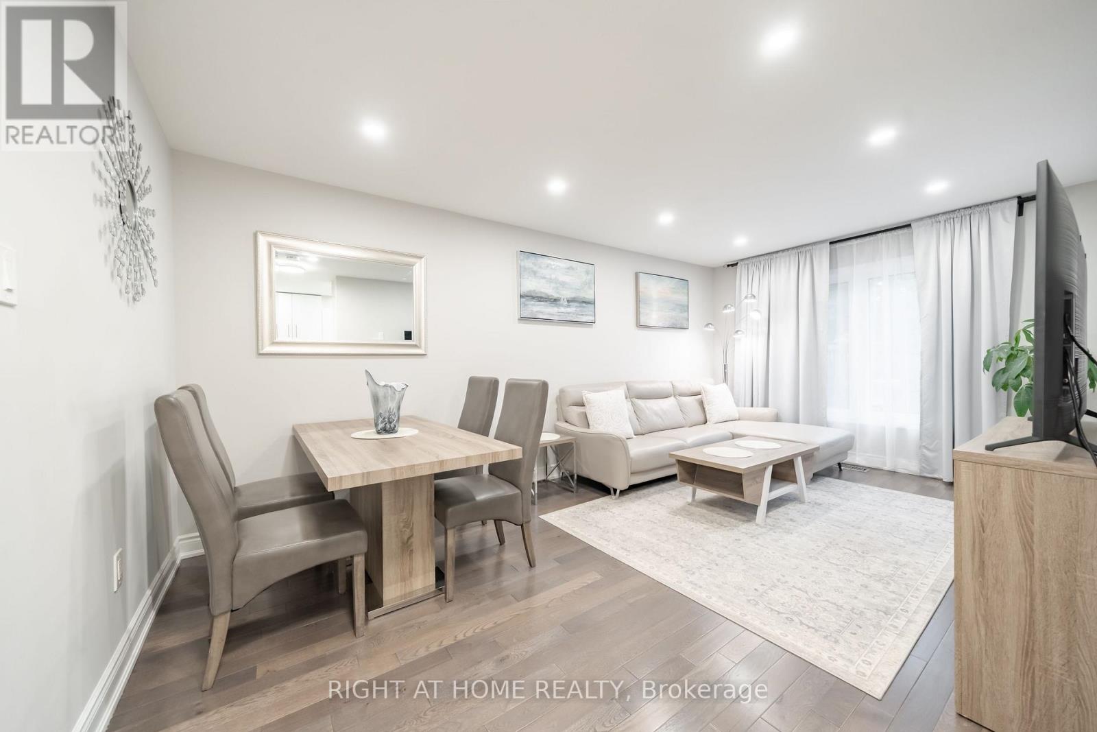 9 Royal Cedar Ct, East Gwillimbury, ON L9N 1R7