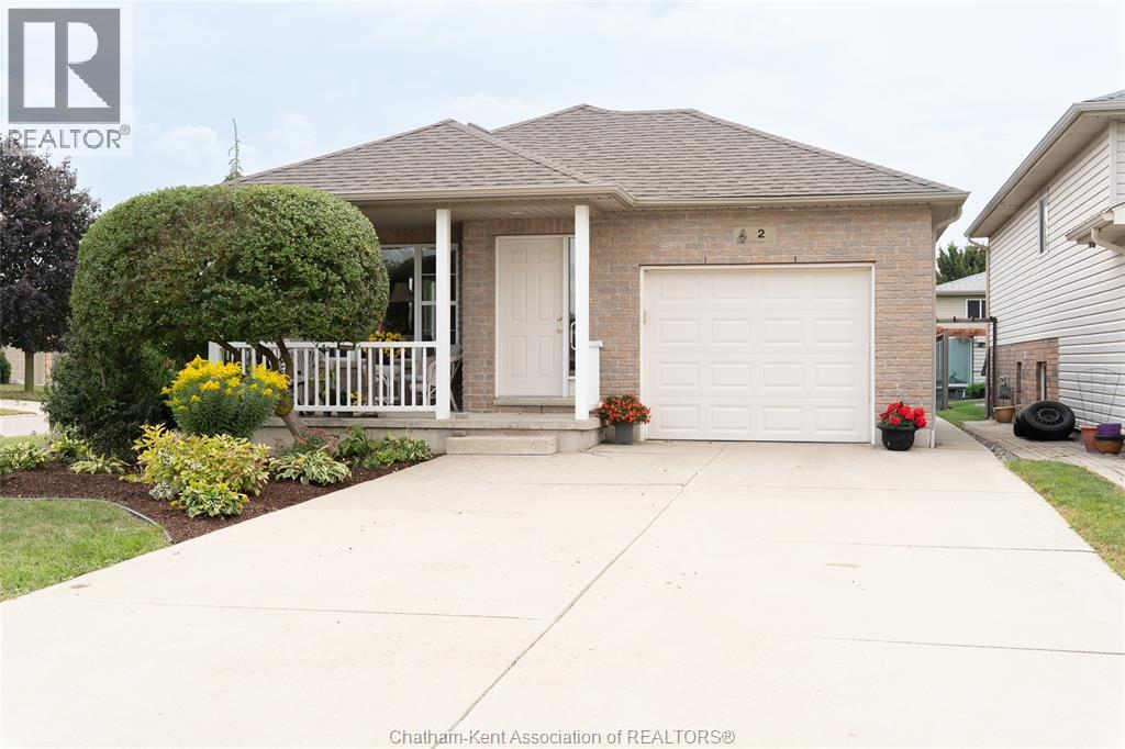 2 Frobisher Ct, Chatham-Kent, ON N7L 5P9