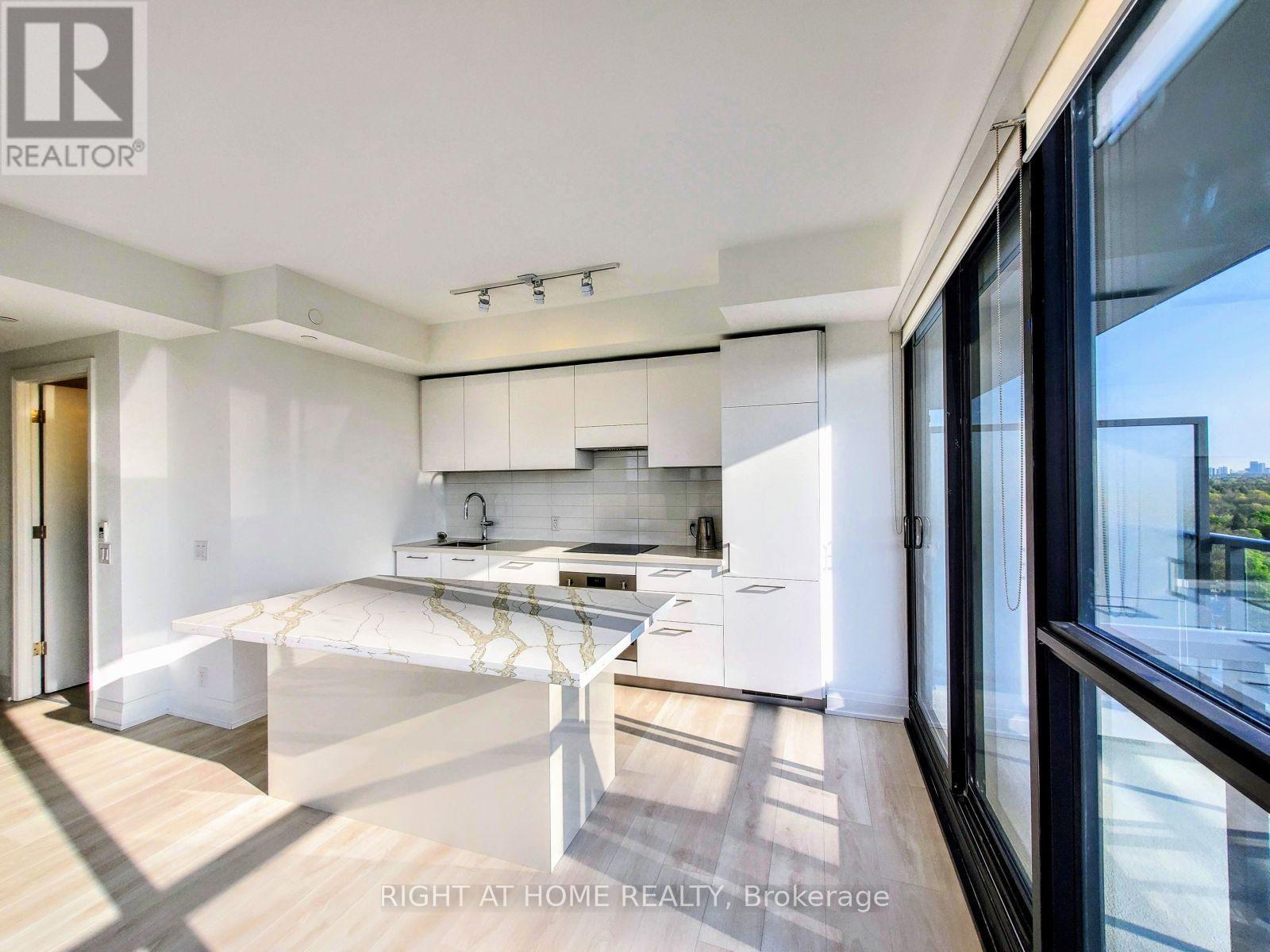 1308 33 Frederick Todd Way, Toronto, ON M4G 0C9