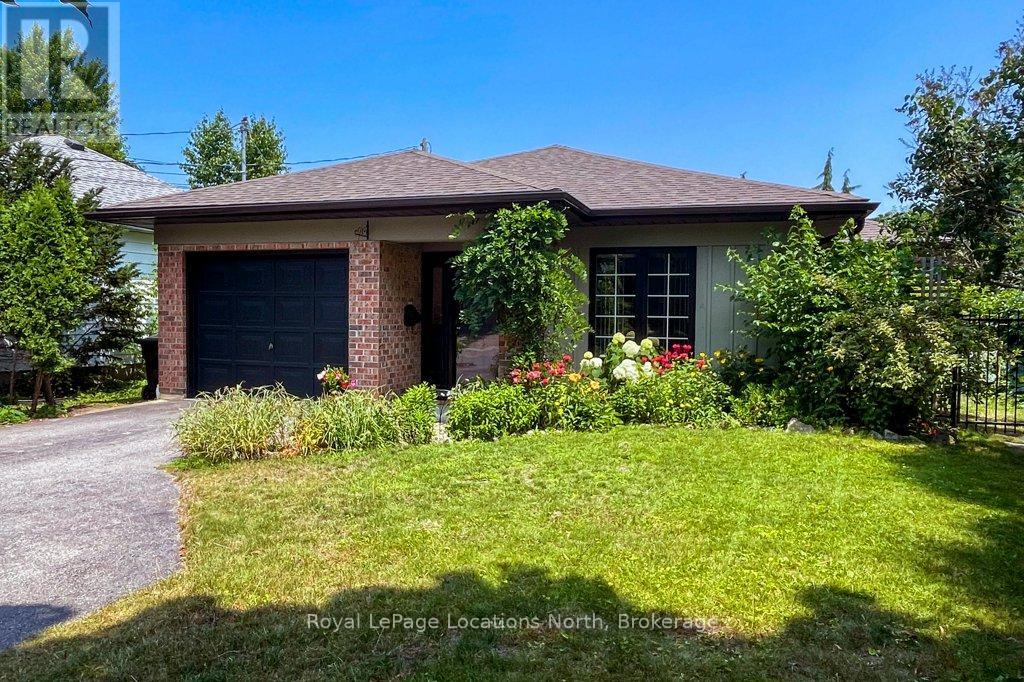 115 Robinson St, Collingwood, ON L9Y 3M2