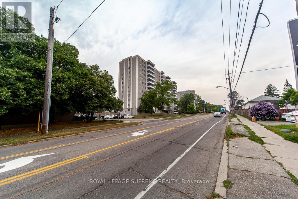 908 940 Caledonia Rd, Toronto, ON M6B 3Y4