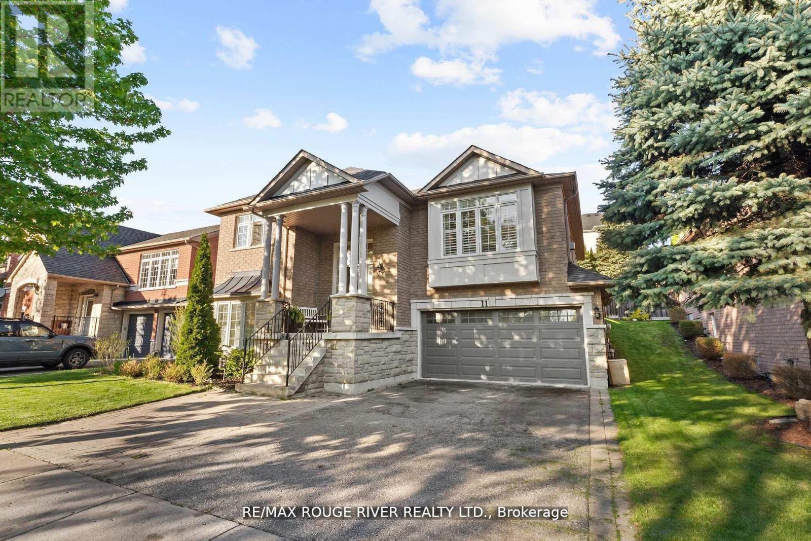 11 Maple Edge Ln, Whitby, ON L1R 2M9