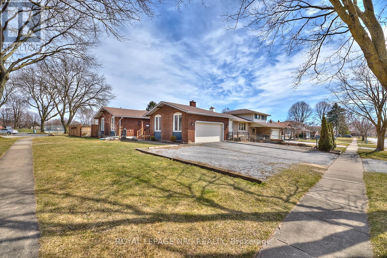 6796 Stokes St, Niagara Falls, ON L2G 2H1