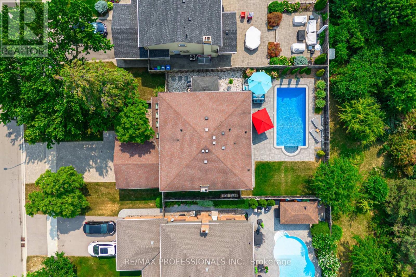 2357 Kenbarb Rd, Mississauga, ON L5B 2E9