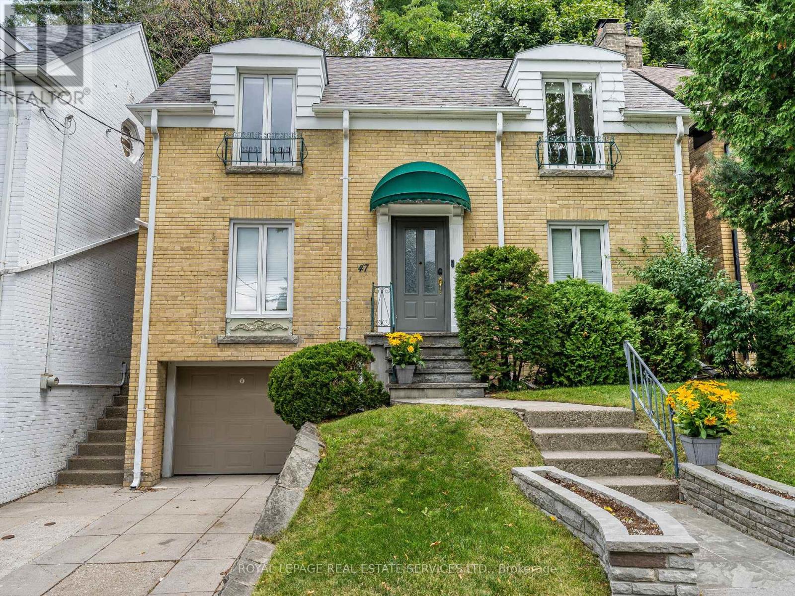 47 Riverview Gdns, Toronto, ON M6S 4E6