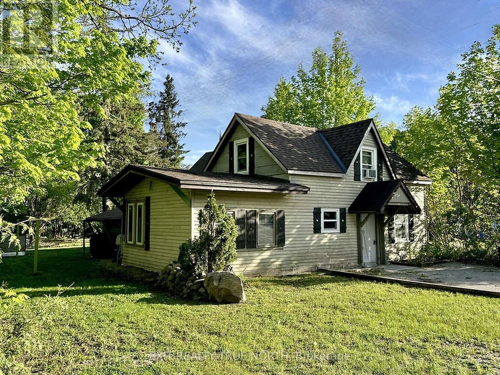 211 Bishop St, Gravenhurst, ON P1P 1J5