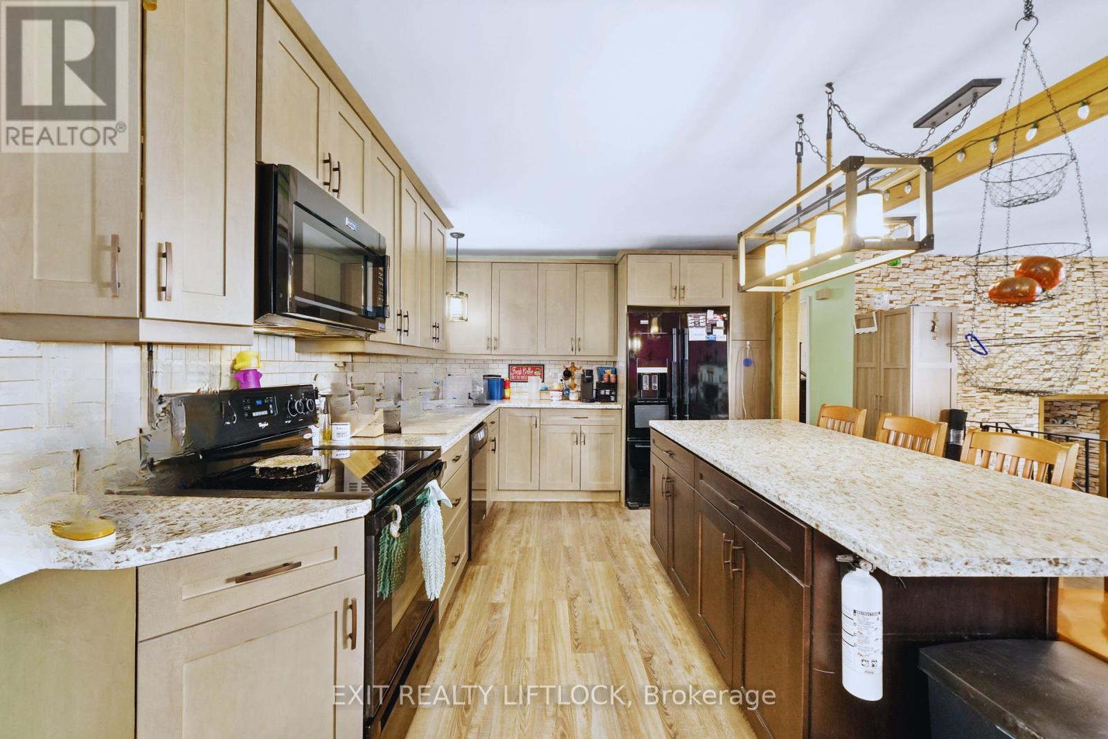 1688 Tara Rd, Selwyn, ON K0L 1T0