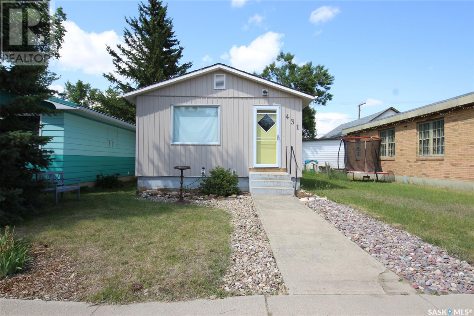 431 Redcoat Dr, Eastend, SK S0N 0T0