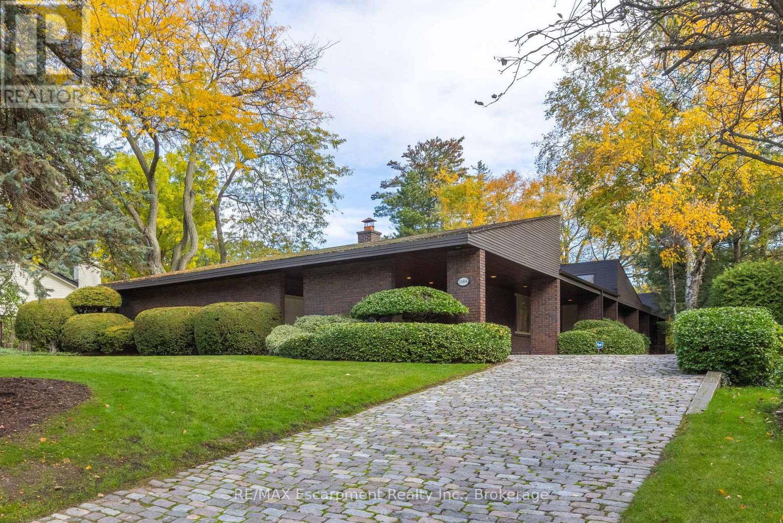 1168 Carey Rd, Oakville, ON L6J 2E4