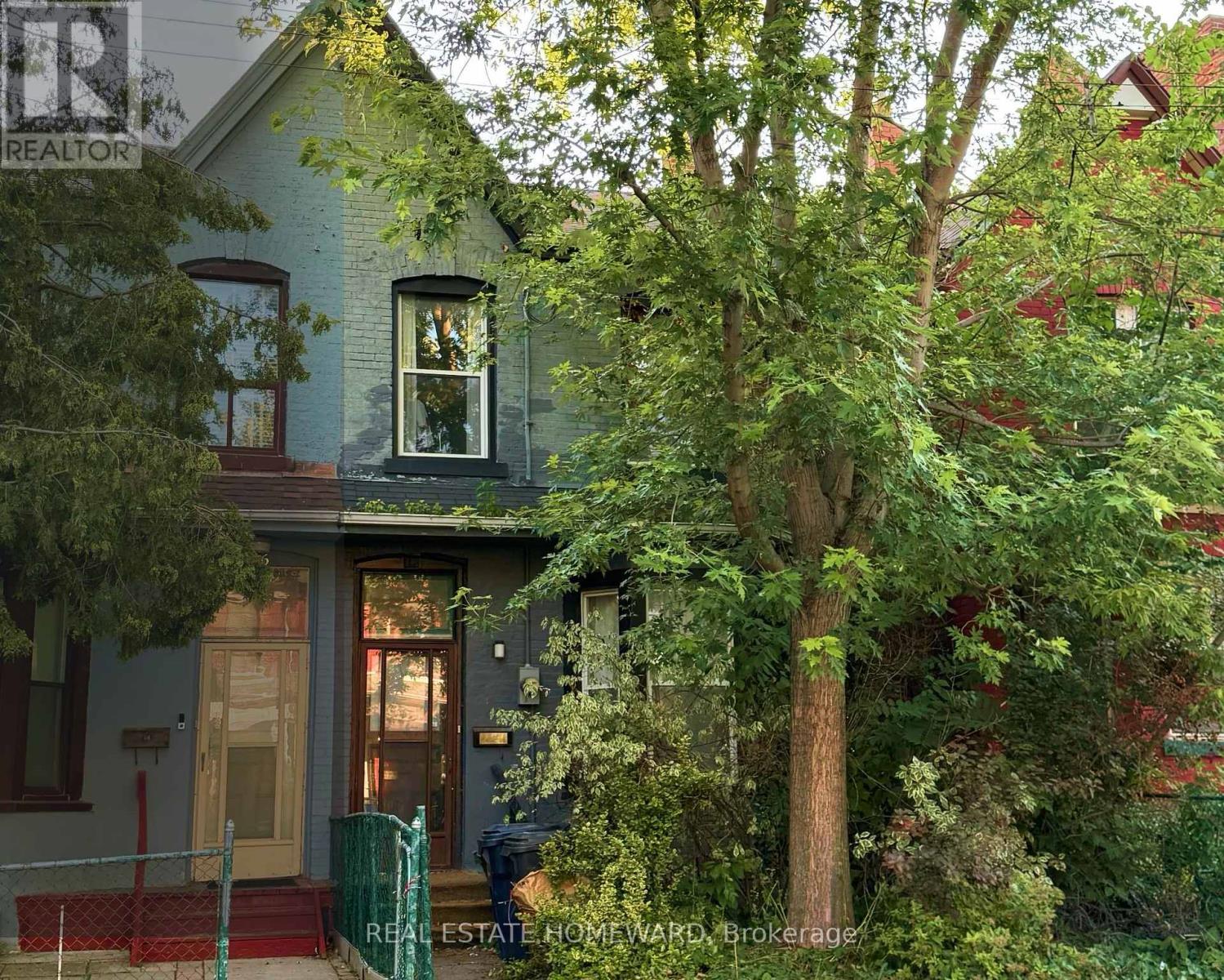 118 Huron St, Toronto, ON M5T 2B2