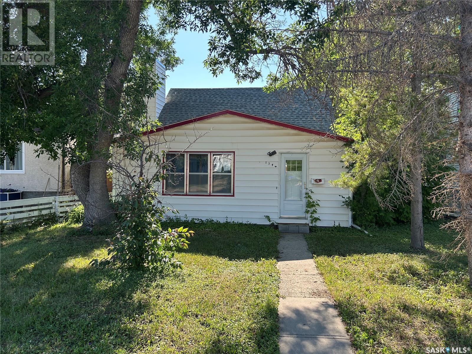 1744 Royal St, Regina, SK S4T 5A7