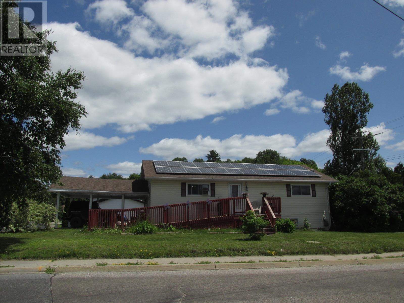 113 Mississauga Ave, Elliot Lake, ON P5A 1E1